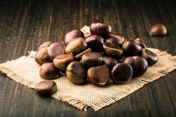 Chestnuts-on-wooden-table