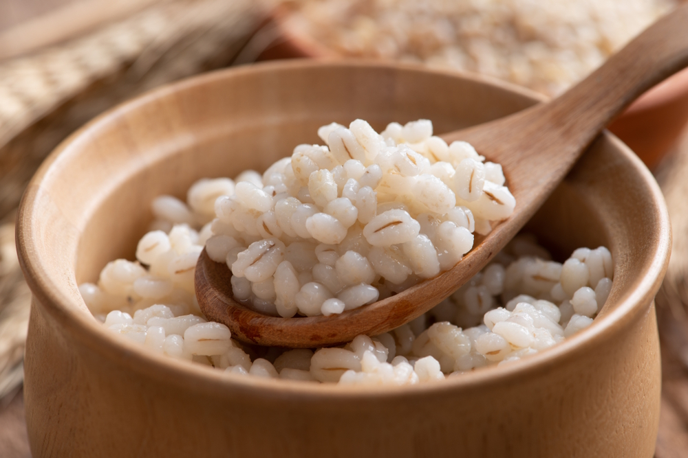 Cooked-peeled-barley-grains-in-wooden-bowl