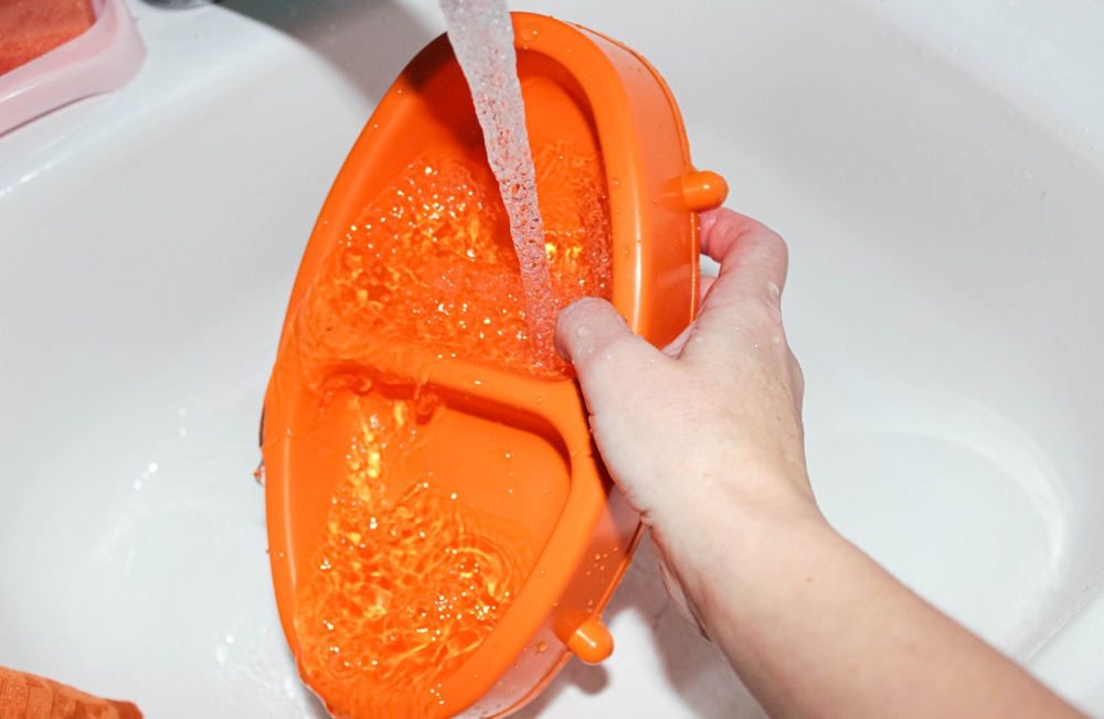 hand washing pet bowl