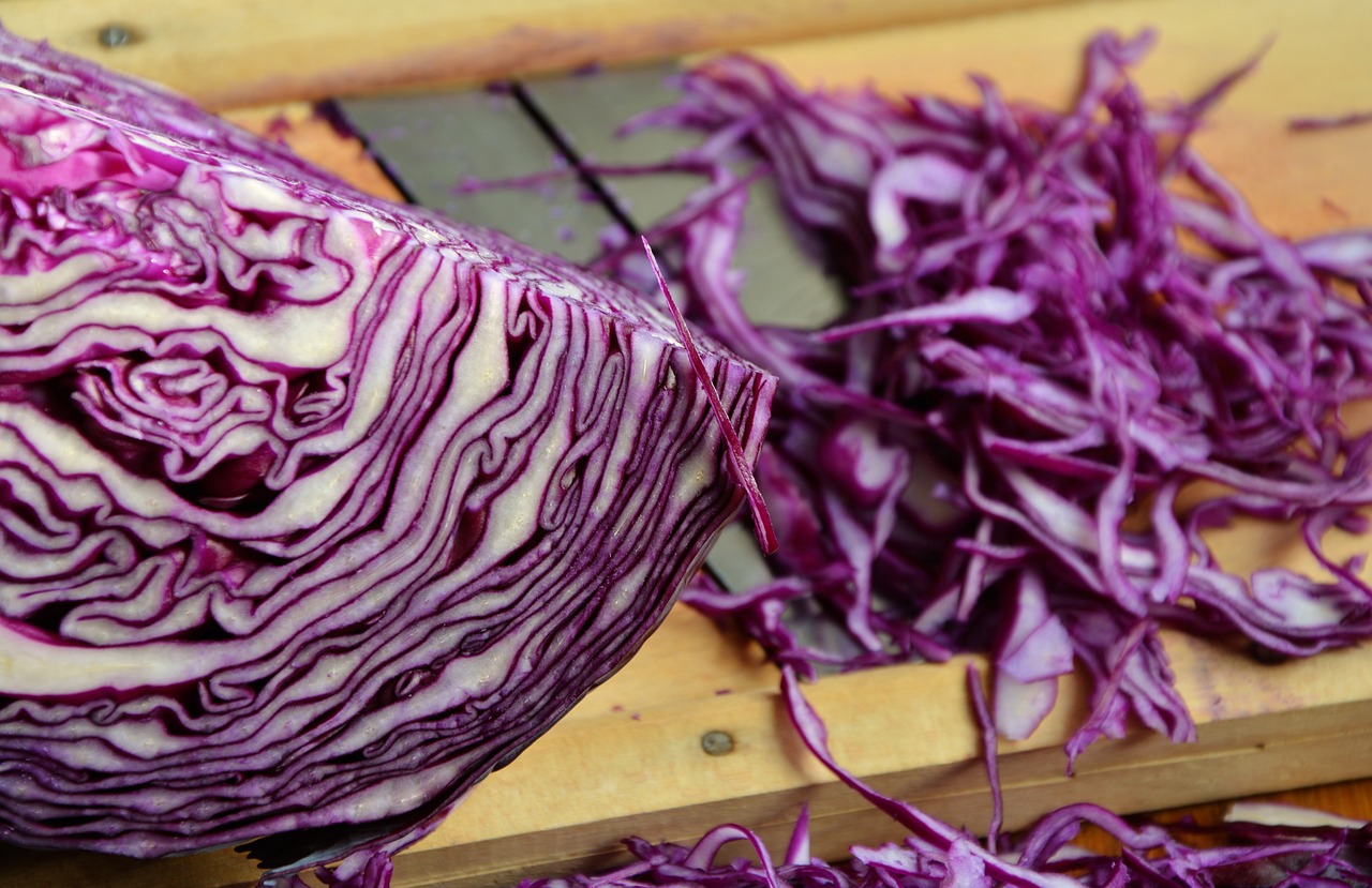 thinly sliced red cabbages